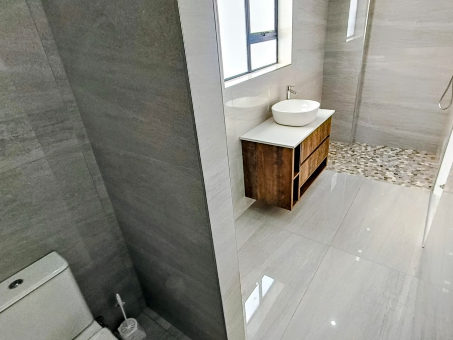 4 Bedroom Property for Sale in Fountains Estate Eastern Cape